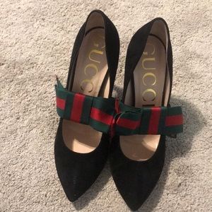 Gucci suede dress pump